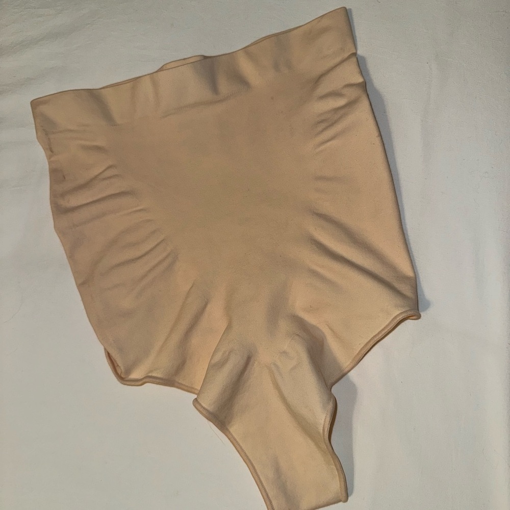 NWOT SKIMS High-Waisted Thong Shapewear